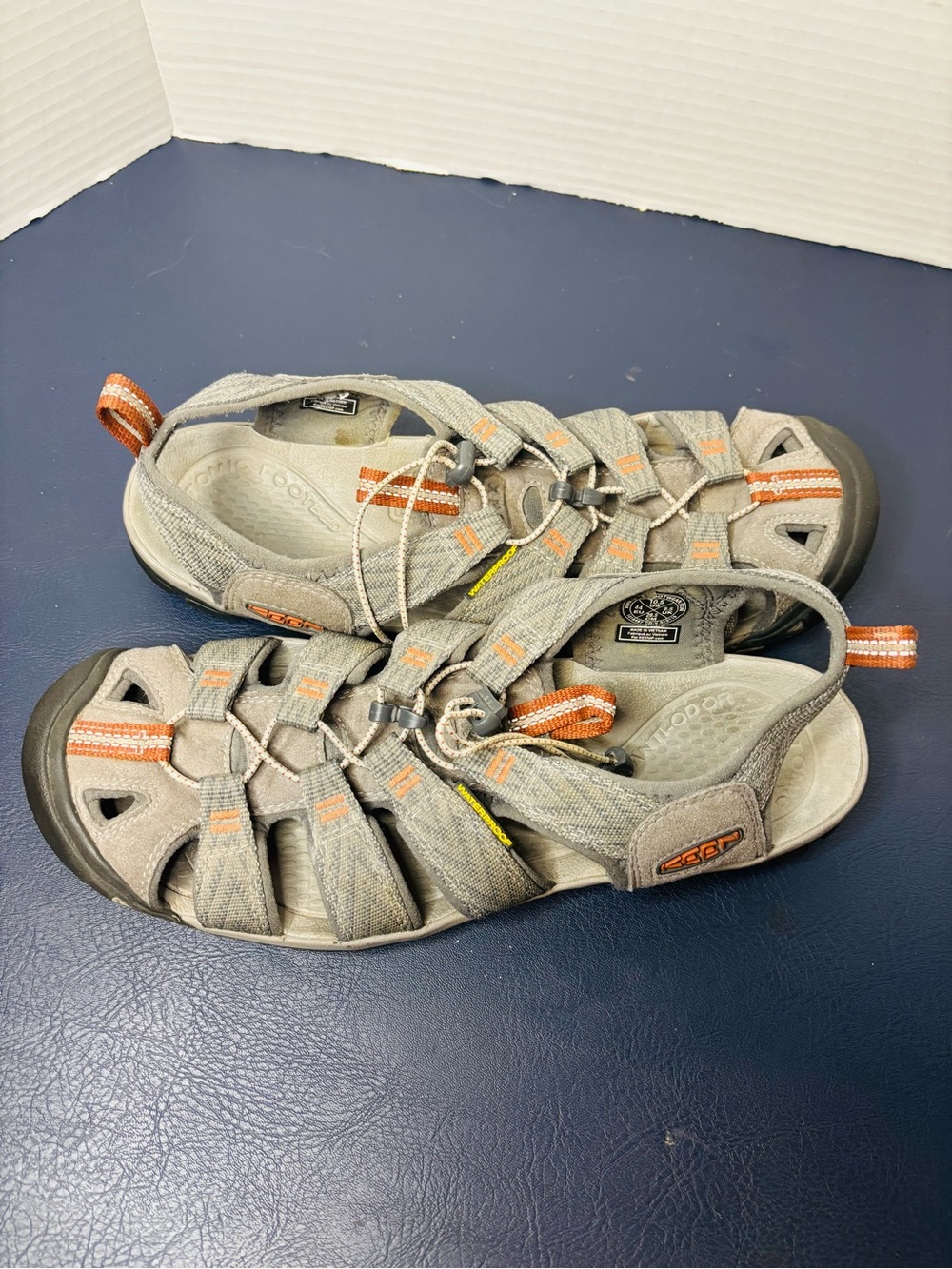 KEEN Men’s closed toe waterproof hiking sports sandals sz 10.5 grey/orange